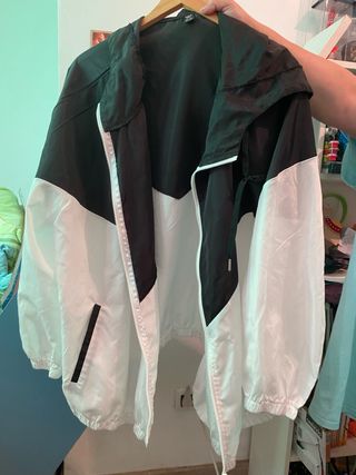 Chaqueta Cortavientos Negra y Blanca