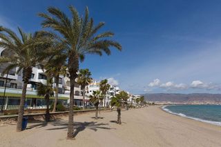 Piso en venta en Los Molinos - Villa Blanca en Almería