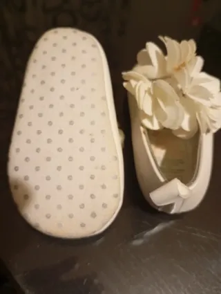 Zapatos bebé niña flores primeros pasos. Número 18