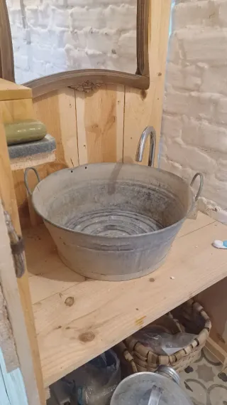 Lavamanos metálico vintage