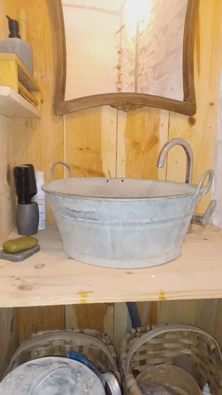 Lavamanos metálico vintage