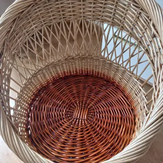 Sillón de ratán y mimbre