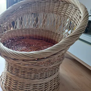 Sillón de ratán y mimbre