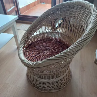 Sillón de ratán y mimbre