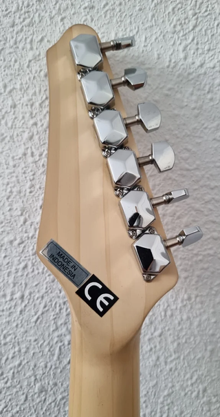 Guitarra STIX STC-34 + Amplificador 15W
