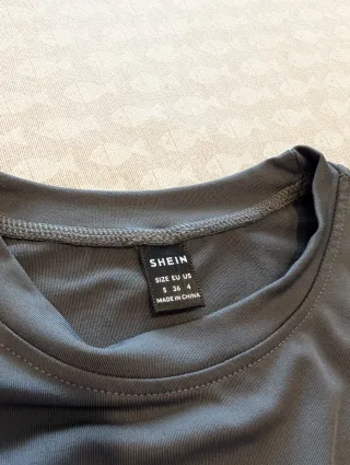 Top corto gris SHEIN talla S