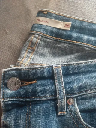 Pantalones Levi's 711 w 26