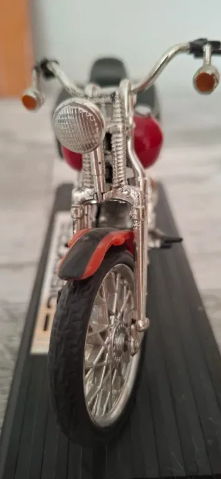 Moto Decoración Clásica Roja y Negra