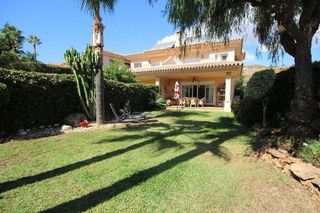 Casa pareada en venta en Calahonda en Mijas
