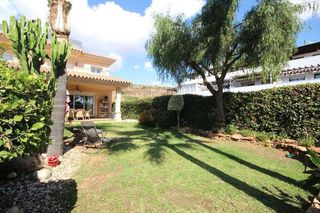 Casa pareada en venta en Calahonda en Mijas