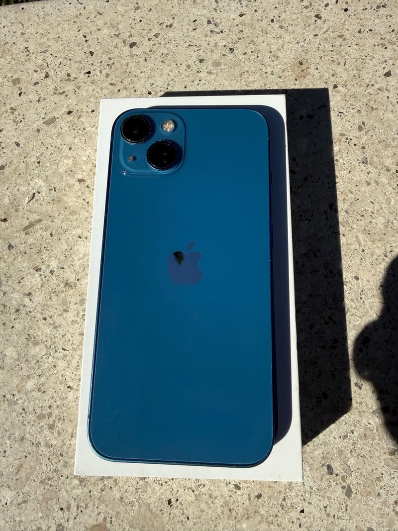 iPhone 13 Azul 128GB - Muy buen estado afbeelding 3