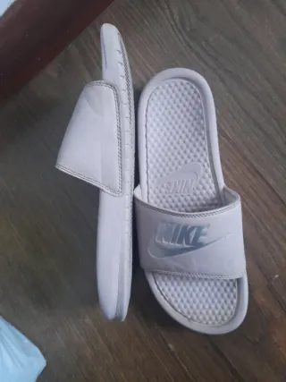 Chanclas Nike moradas Talla 40.5