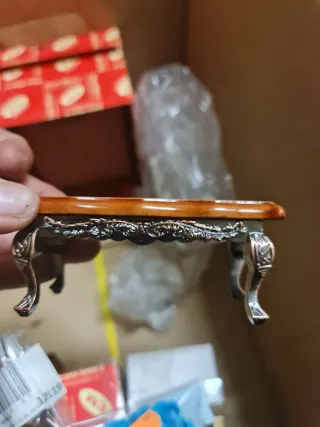 Mobili in miniatura per casa delle bambole