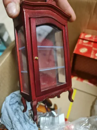 Mobili in miniatura per casa delle bambole