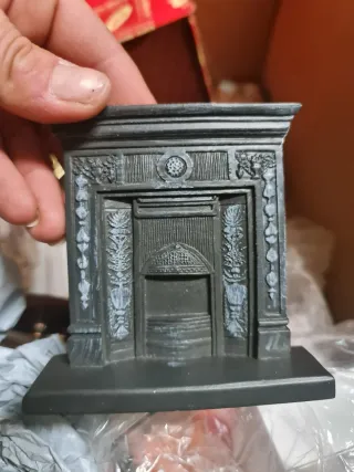 Mobili in miniatura per casa delle bambole