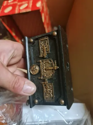 Mobili in miniatura per casa delle bambole