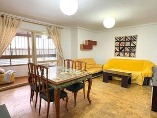 Piso en venta en Mercado en Alicante