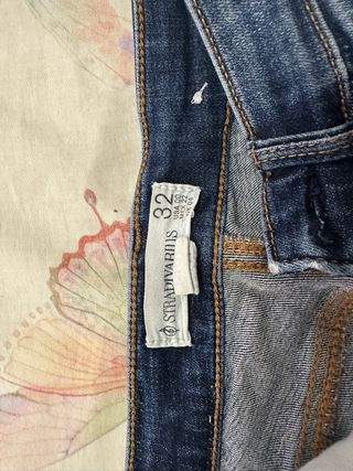 Pantalón vaquero Stradivarius Talla 32