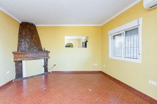 Chalet en venta en Carmona