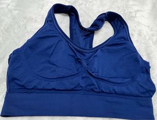 Top deportivo azul con almohadillas