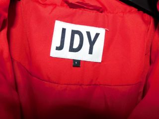 Abrigo acolchado rojo