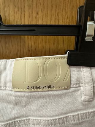 Pantalón vaquero blanco Stradivarius T.34