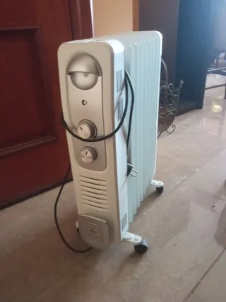 Radiador de aceite blanco y gris