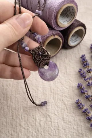 Collar macramé con amatista
