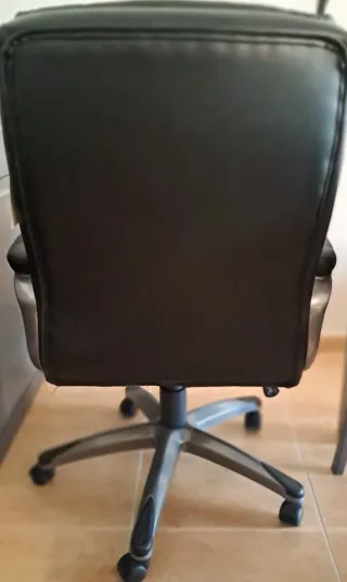 Silla de escritorio cómoda y casi nueva