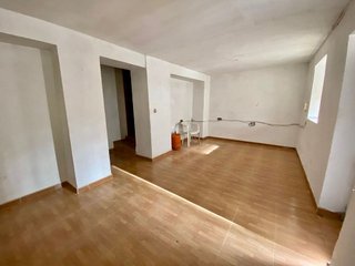 Casa adosada en venta en Moclín