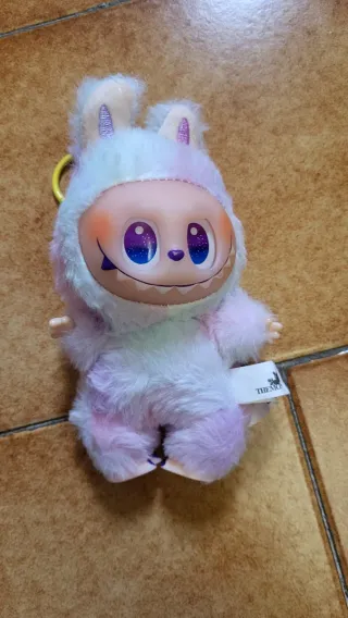 Labubu peluche con llavero