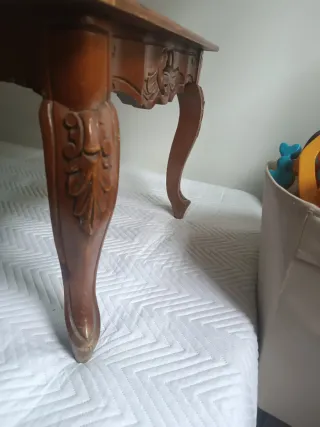 Mesa auxiliar madera tallada cristal