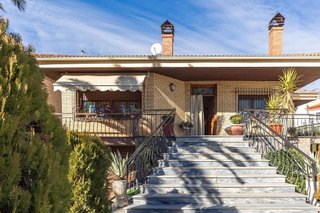Chalet en venta en Guadix