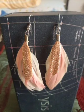 Orecchini etnici piuma naturale rosa oro