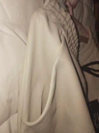 Conjunto Chaleco Blanco y Pantalón Polipiel Crema