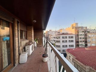 Piso en venta en Mercado en Alicante