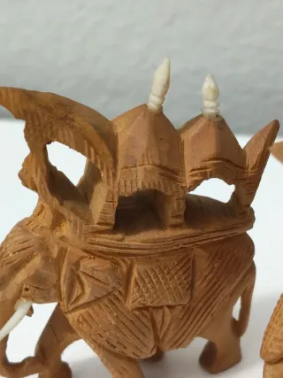 Coppia elefanti intagliati legno sandalo India