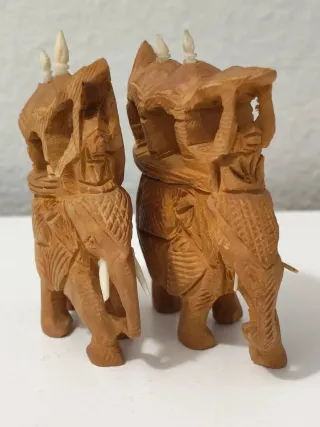 Coppia elefanti intagliati legno sandalo India