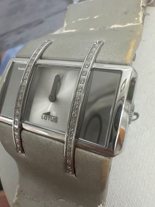 Reloj Lotus Mujer Beige y Plateado
