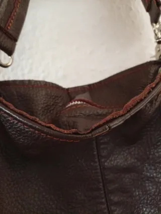 Bolso de piel marrón