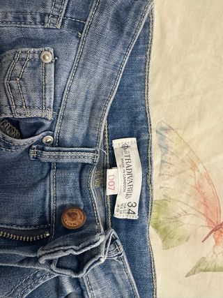 Pantalón vaquero Stradivarius Talla 34