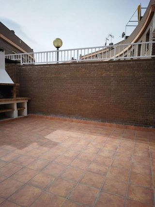 Casa adosada en alquiler en Montigalà -Sant Crist en Badalona