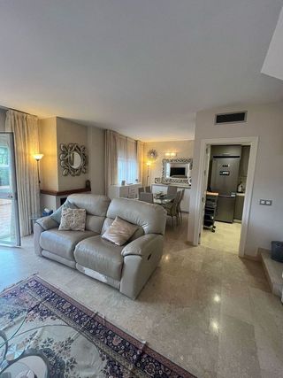 Casa adosada en venta en Nueva Andalucía centro en Marbella