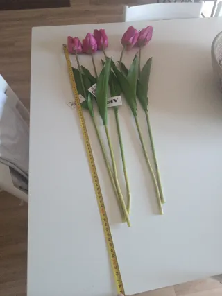 Jarrón con tulipanes de tela