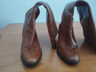 Botas altas de cuero marrones