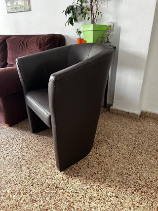 Butaca marrón piel sintética