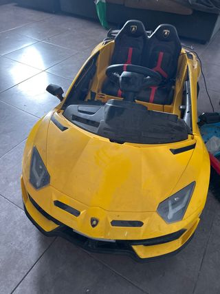Coche eléctrico infantil amarillo