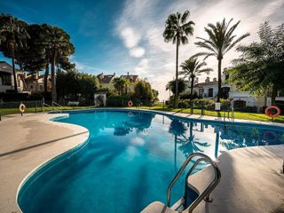 Casa adosada en venta en El Padrón - El Velerín - Voladilla en Estepona