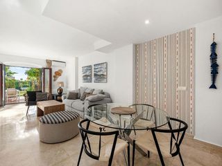 Casa adosada en venta en El Padrón - El Velerín - Voladilla en Estepona