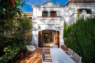 Casa adosada en venta en El Padrón - El Velerín - Voladilla en Estepona